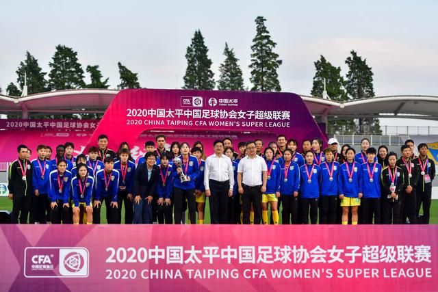 刘晓庆转发心梗视频引关注，健康状况备受担忧